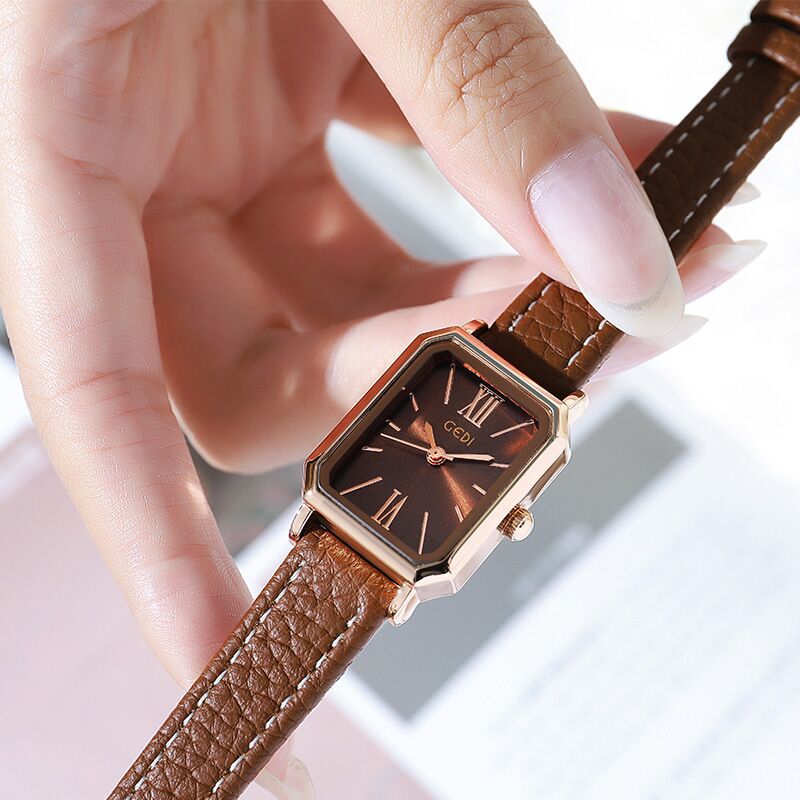 Elegant Geometric Buckle Quartz Watch
