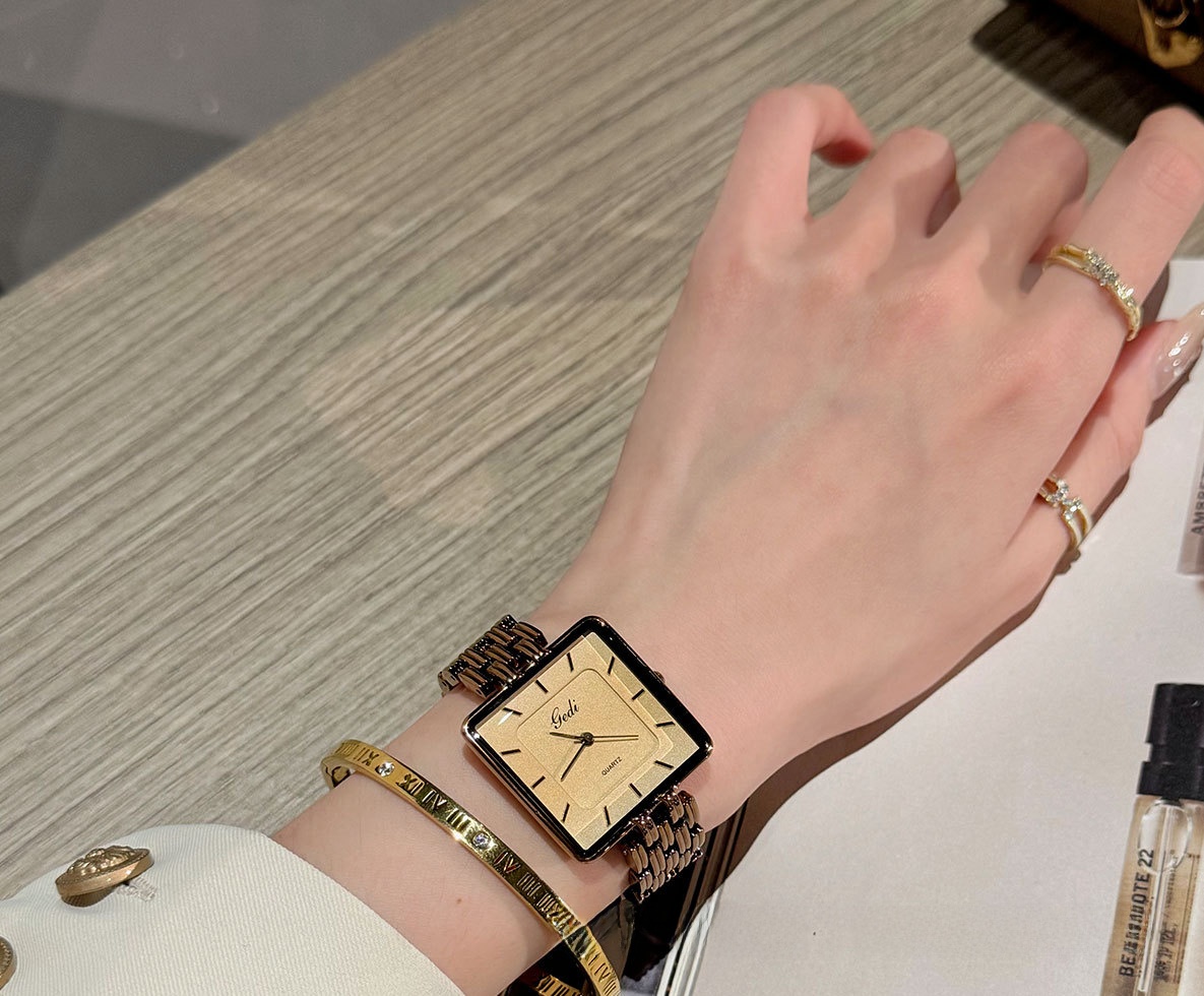 Women's Quartz Watch With Steel Belt Strap